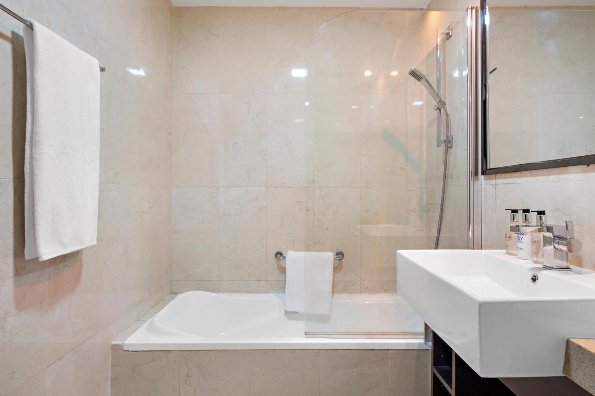 Spacious 1Br Botanica Towers, Dubai Marina Apartment ภายนอก รูปภาพ